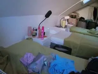 Voyeurcam-julmodels-bed-4  live sex cam