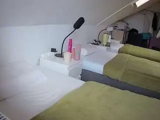 Voyeurcam-julmodels-bed-4  live sex cam