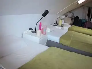 Voyeurcam-julmodels-bed-4  live sex cam