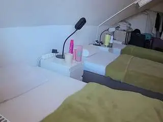 Voyeurcam-julmodels-bed-4  live sex cam