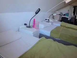 Voyeurcam-julmodels-bed-4  live sex cam