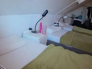 Voyeurcam-julmodels-bed-4  live sex cam