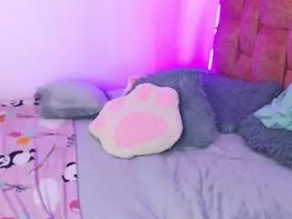 Nahia-brm  live sex cam