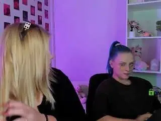 Juli-kisss  live sex cam
