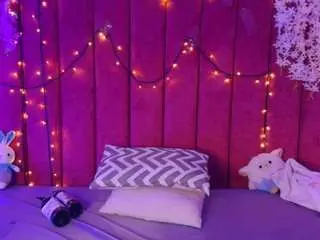 Rominareyes  live sex cam