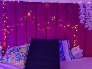 Rominareyes  live sex cam