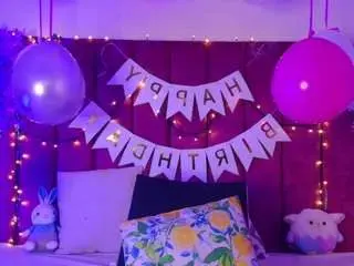 Rominareyes  live sex cam
