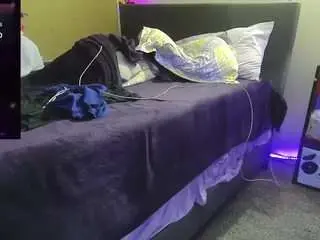 Blondiewithanass  live sex cam