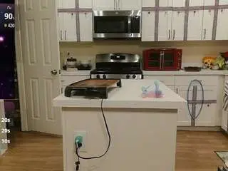 Blondiewithanass  live sex cam