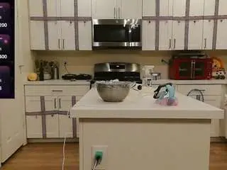 Blondiewithanass  live sex cam