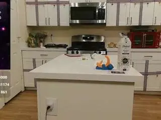 Blondiewithanass  live sex cam