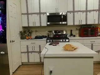 Blondiewithanass  live sex cam