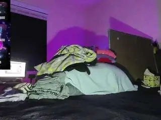 Blondiewithanass  live sex cam