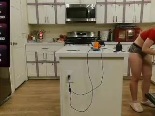 Blondiewithanass  live sex cam