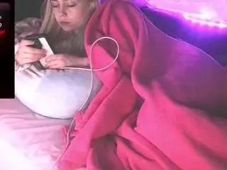 Blondiewithanass  live sex cam