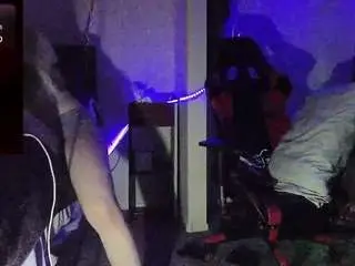 Blondiewithanass  live sex cam