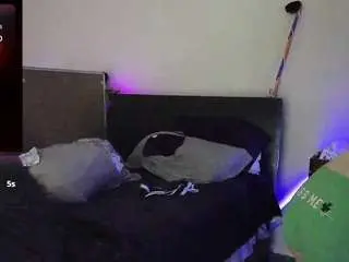 Blondiewithanass  live sex cam