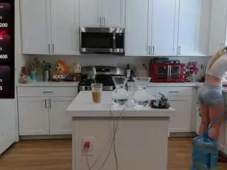 Blondiewithanass  live sex cam
