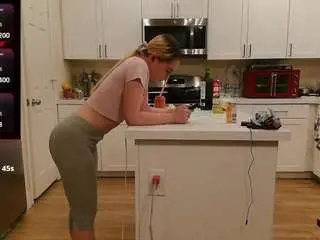 Blondiewithanass  live sex cam