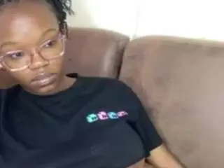 Yummymelanin117  live sex cam