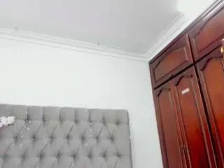 Ariagreenn  live sex cam