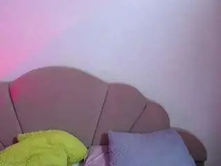 Horny-sexy-brunette  live sex cam