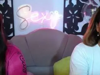 Horny-sexy-brunette  live sex cam