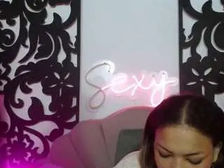 Horny-sexy-brunette  live sex cam