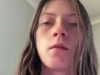 Munchkinbaby19  live sex cam