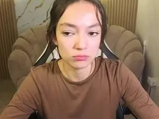 Cinnamon-b  live sex cam