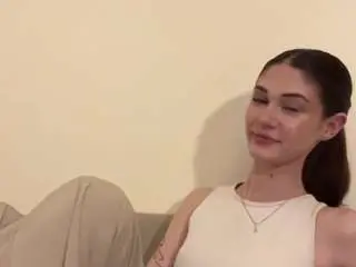 Deeayhens  live sex cam