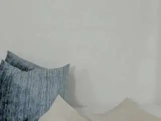 Lara-desire  live sex cam