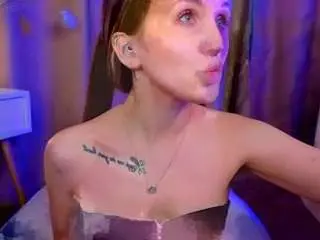 Zlata-f0x  live sex cam