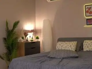 Lunneaevienne  live sex cam