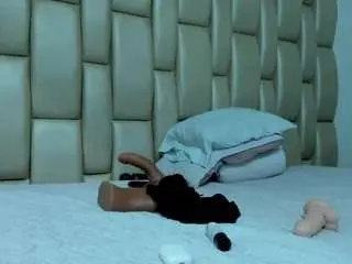Mellanny-brown  live sex cam
