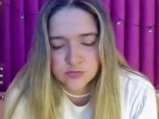 Collegepawg  live sex cam