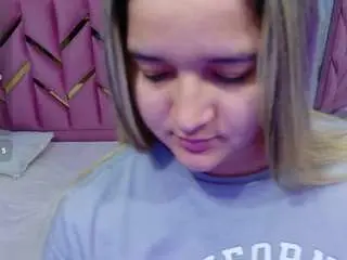 Collegepawg  live sex cam