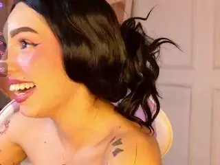 Lyna-love  live sex cam