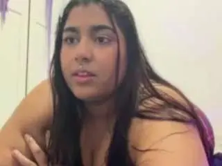 Sheeylaroee  live sex cam