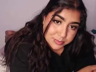 Sheeylaroee  live sex cam