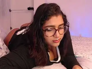 Sheeylaroee  live sex cam
