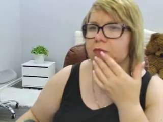 Bonnnyboobsy  live sex cam