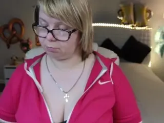 Bonnnyboobsy  live sex cam