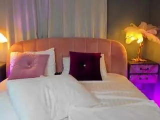 Amedeeabanks  live sex cam