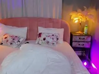 Amedeeabanks  live sex cam