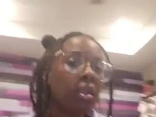 Kourtneyk2026  live sex cam