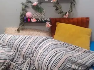 Queenzhara  live sex cam