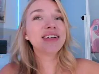 Virrginchloee  live sex cam