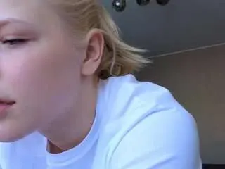 Yourl1ttleangel  live sex cam
