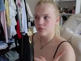 Yourl1ttleangel  live sex cam
